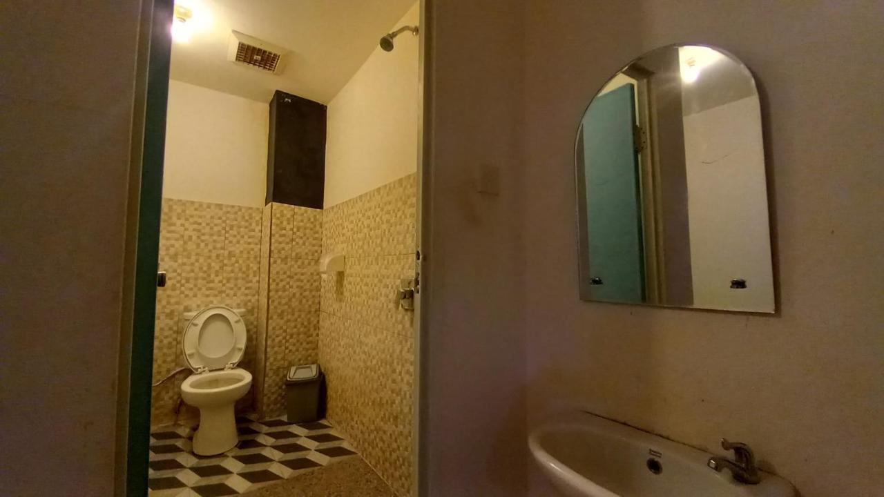 Dc Hotel & Hostel 라부안 바조 외부 사진