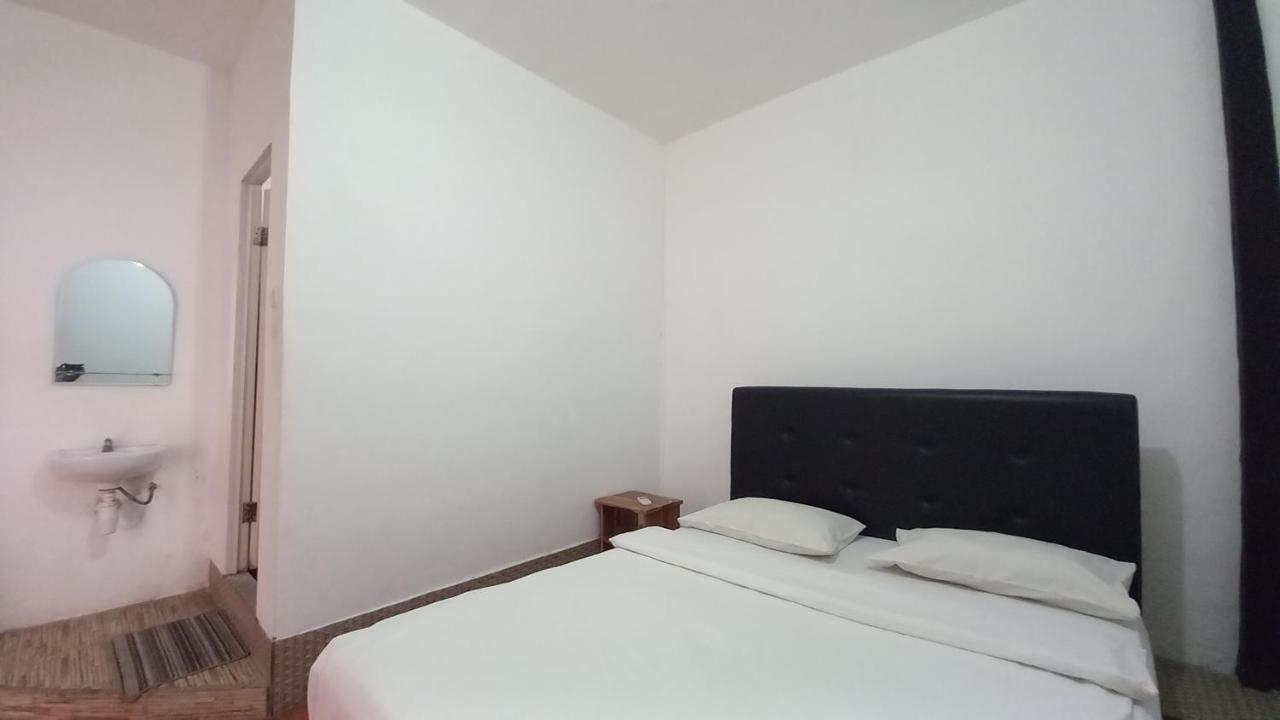 Dc Hotel & Hostel 라부안 바조 외부 사진