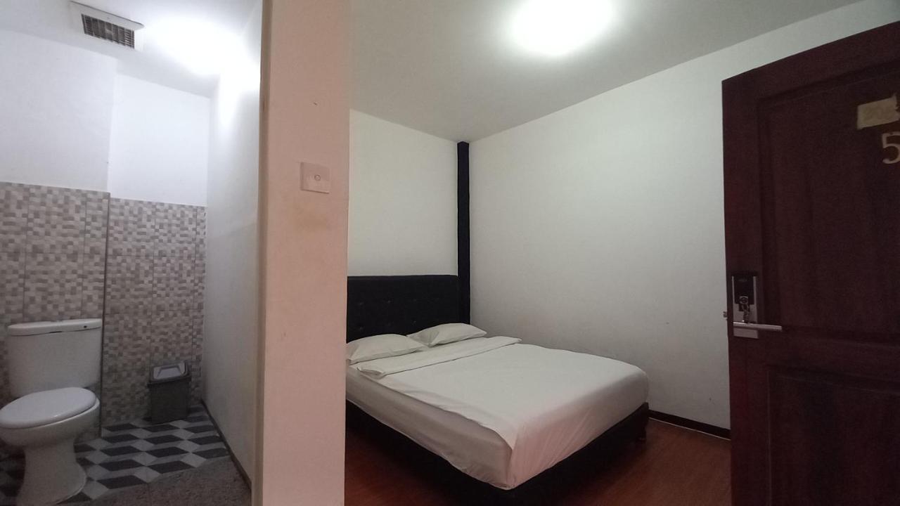 Dc Hotel & Hostel 라부안 바조 외부 사진