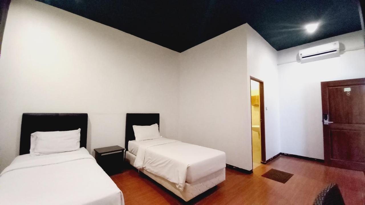 Dc Hotel & Hostel 라부안 바조 외부 사진