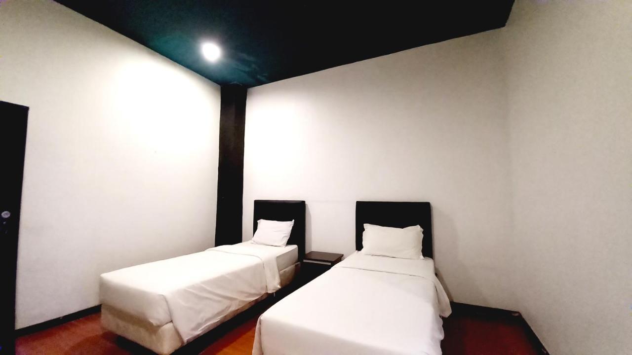 Dc Hotel & Hostel 라부안 바조 외부 사진