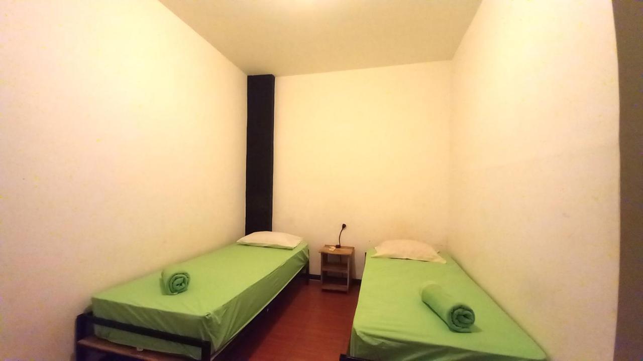 Dc Hotel & Hostel 라부안 바조 외부 사진