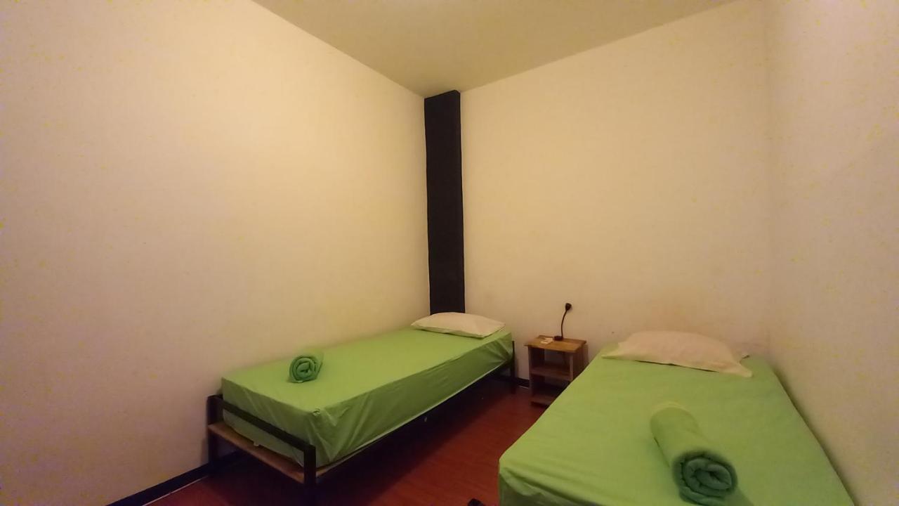Dc Hotel & Hostel 라부안 바조 외부 사진